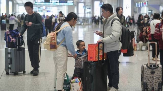 返工模式开启！广州白云站迎来返程客流高峰