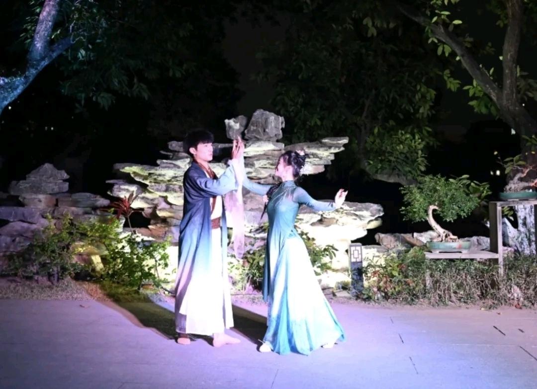 梁园夜游吸引大批市民群众前往。