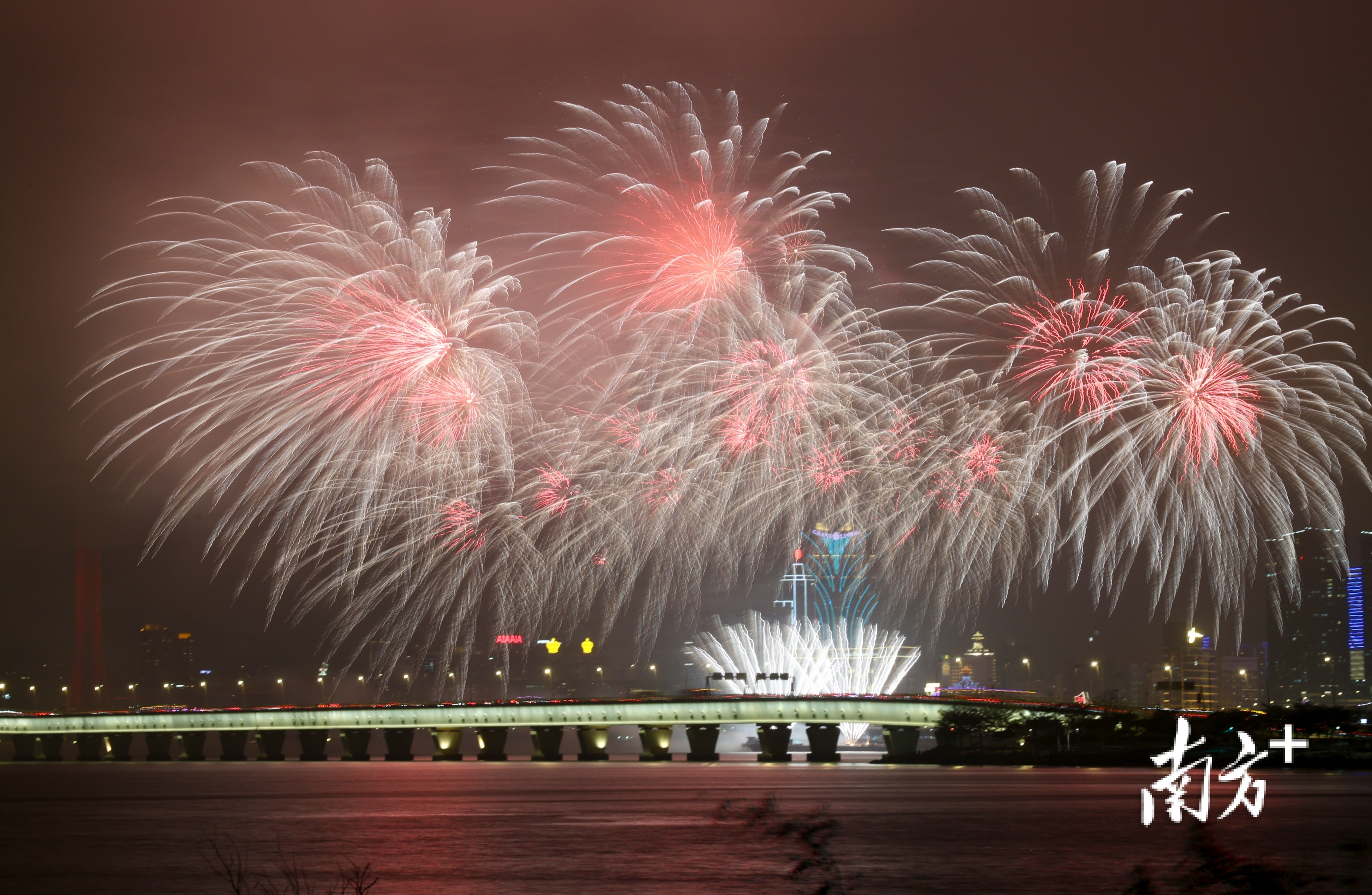 横琴口岸客流增长22%对珠海本地股及粤港澳大湾区投资影响分析