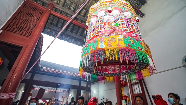 南农晨读 | 游龙开道 花灯高升