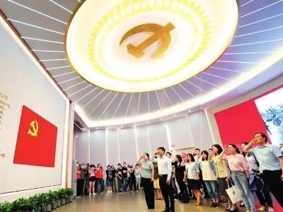 新华社评论员：为人民出政绩 以实干出政绩——写在全党开展树立和践行正确政绩观学习教育之际