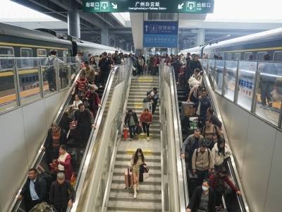 视频｜高峰日到发旅客超25万！广州白云站运力拉满