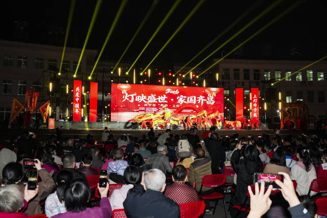 兴宁“春节·上灯”晚会现场。 