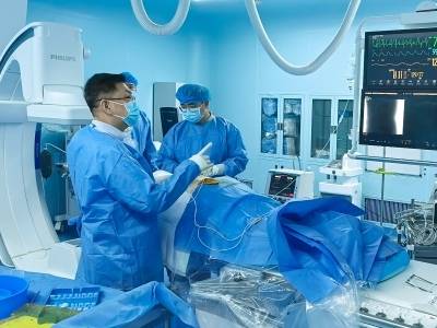 “缠腰龙上了头”剧痛难忍， “两弹一调控”精准破局