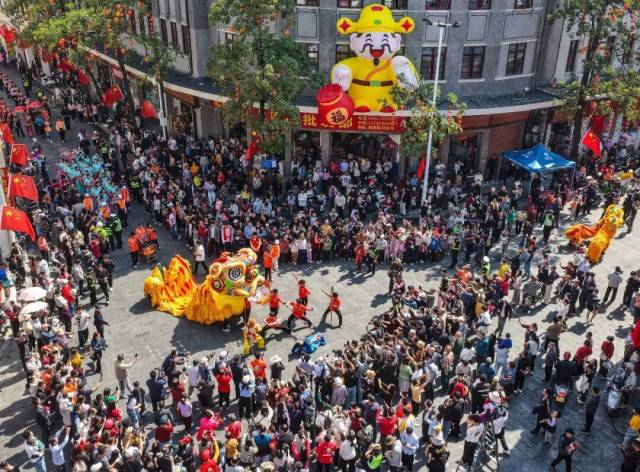 春节期间，阳江民俗巡游人气火爆。（图源：广东阳江发布）