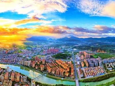 从化“新春第一会”喊话企业家，区委书记讲了两个故事