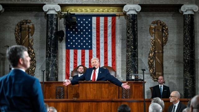 特朗普“自夸”被打脸？国情咨文背后的真相｜热聊冷观