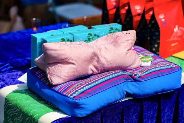 瑶族的山苍子药枕