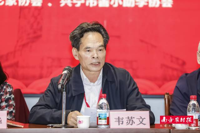 中国民间文艺家协会副主席、一级巡视员韦苏文。
