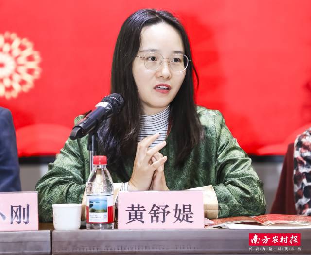 广东省民间文艺家协会秘书长黄舒媞。  