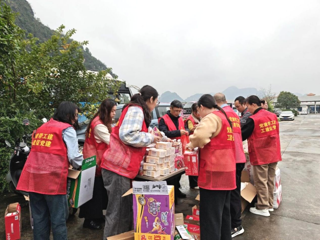 2月24日，大新县总工会开展2026年“真情服务农民工，平安赴粤启新程”暖心护航行动。