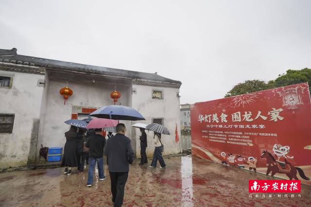 宗亲宾朋受邀前来。  