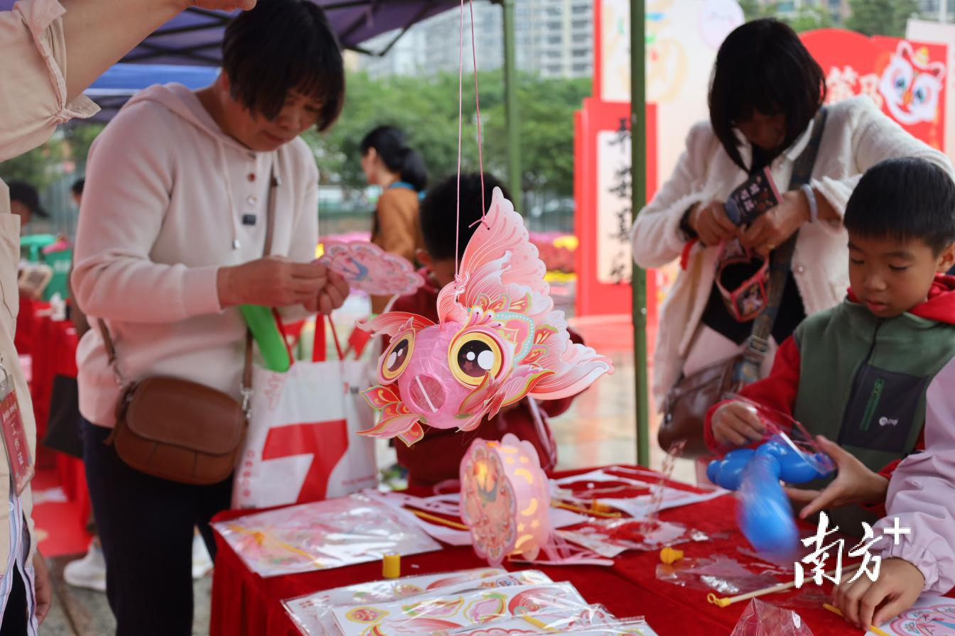 清城洲心解锁元宵新“玩法”,集章、汉服、全家福……让市民直呼过瘾_南方+_南方plus