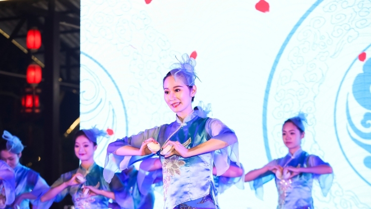 田间听歌，花下赏灯！兴宁“上灯+”田园音乐节唱响春之声