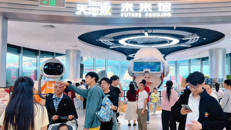 荔乡新春迎来消费热潮，柏桥服务区“未来馆”“奥莱驿站”成为乡村消费新热点