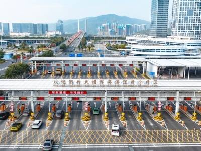 “一线”横琴口岸人流车流“双翻番”︱分线管理两周年