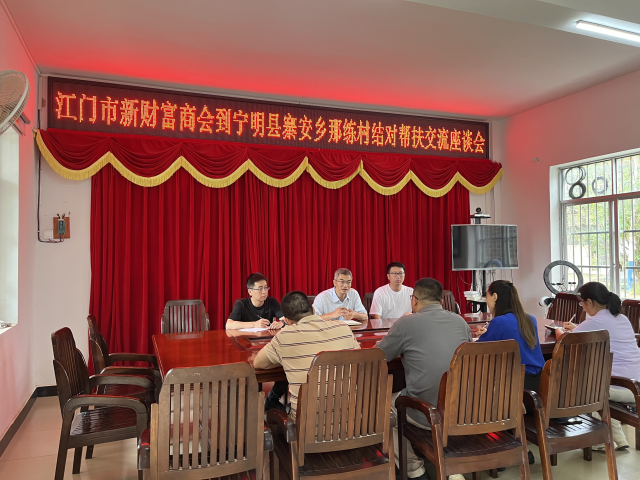 ▲余凯强（后排中间）