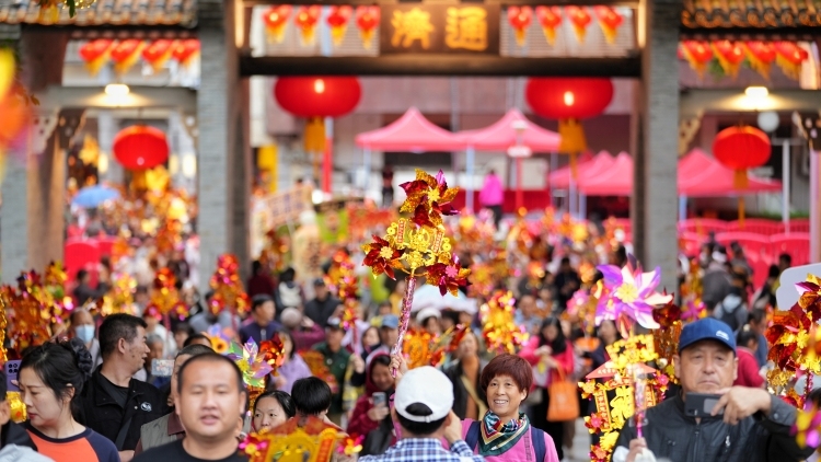 新春走基层｜四百年行通济，流动的烟火岭南盛会