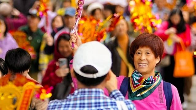 街访｜佛山通济桥上，他们许了哪些新年愿望