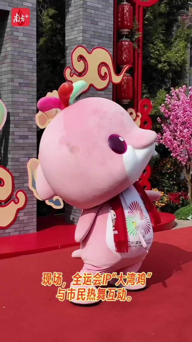 今日面孔|她办了一场“拖鞋王争霸赛”,300多双鞋挤爆现场