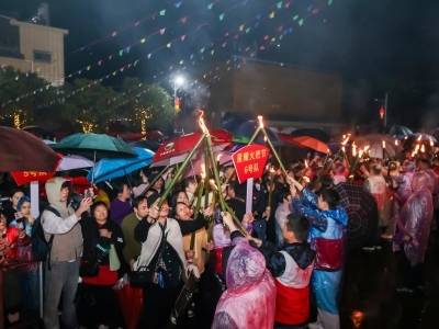 多图 | 风雨不减热情， 兴宁星耀村火龙蜿蜒闹元宵