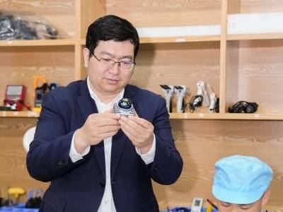 全国人大代表、四维时代创始人兼董事长崔岩：让AI之光照亮更多民生场景