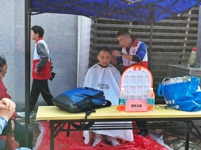 爱心义剪、电器维修、中医问诊……海珠区南华西街道开展学雷锋主题活动