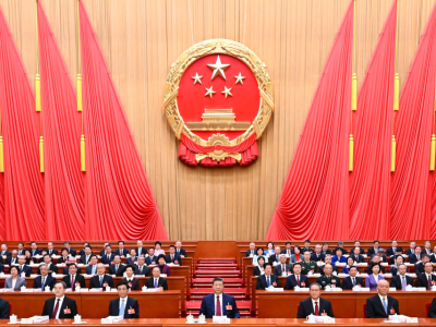 十四届全国人大四次会议在京开幕 习近平等在主席台就座