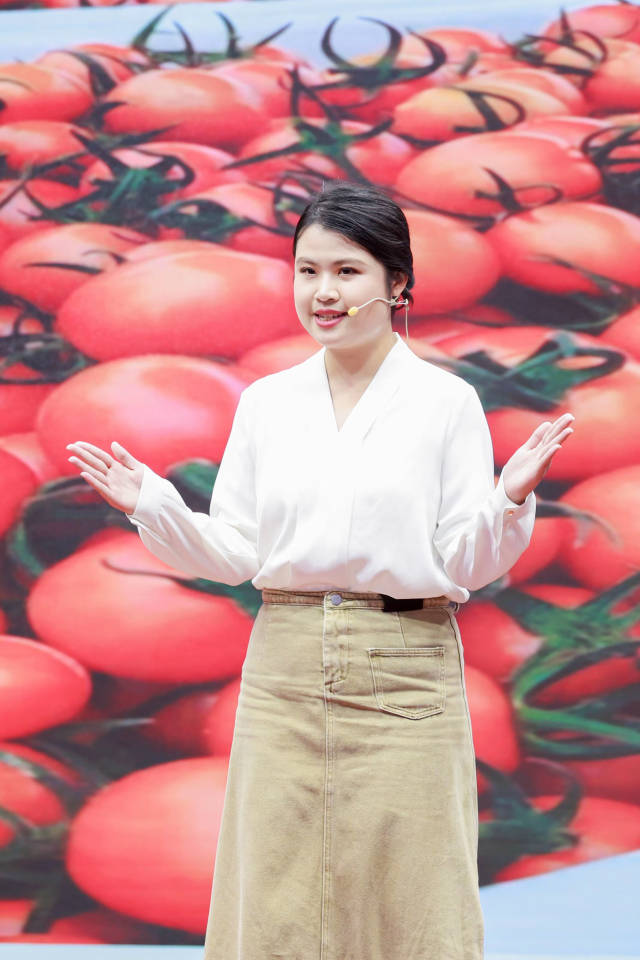 蔡沁妤讲述了广州南沙横沥镇冯马三村的“甜蜜轨迹”。