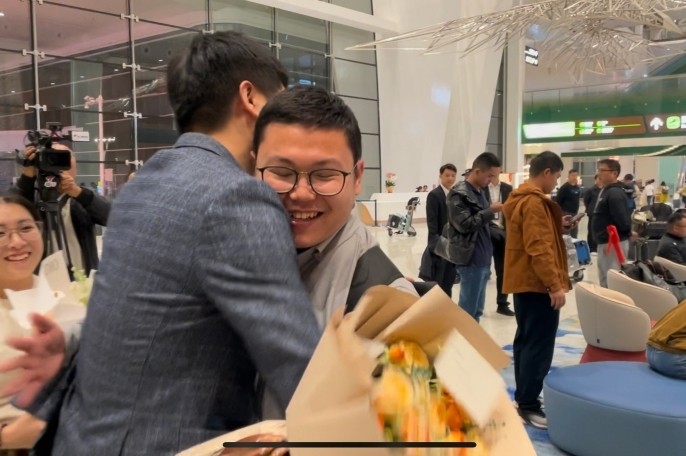 27岁小伙已从伊朗回到广州！感谢祖国的强大和同事的“云救援”