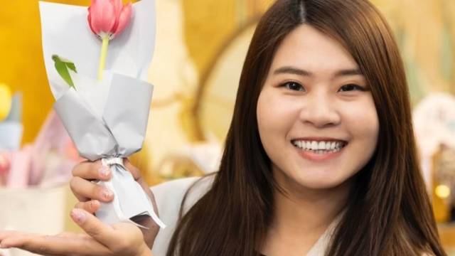 人手一朵郁金香！广东代表团开放日现场春意盎然