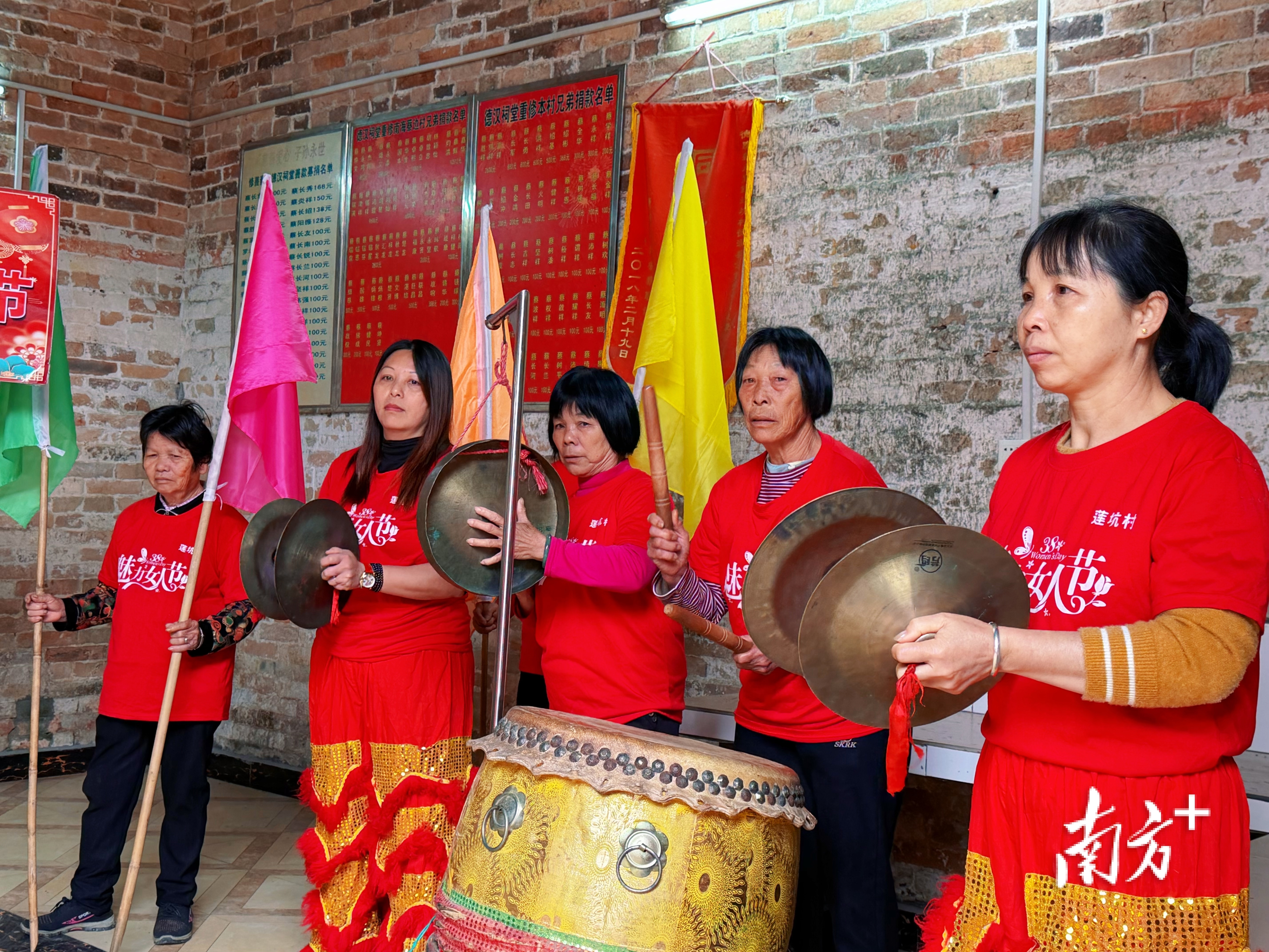 女队员们在彩排中。南方+刘舜欣 摄 