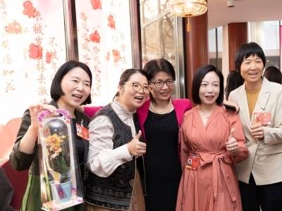 广东代表团举行庆祝国际妇女节活动