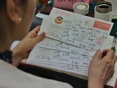 全国两会上，她们唱响《我爱你中国》庆祝国际妇女节