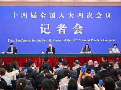 王毅谈构建人类命运共同体：如灯塔照亮人类前行之路