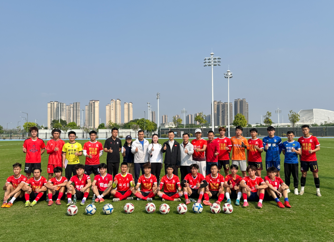 肇庆市领导到场勉励肇庆代表队。肇庆市融媒体中心记者 刘浩辉 摄