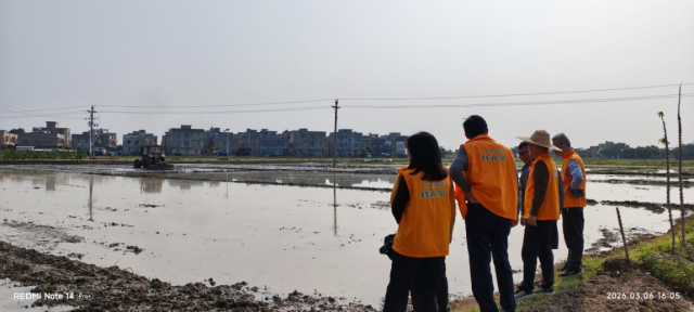 黎相柱水稻种植基地指导现场