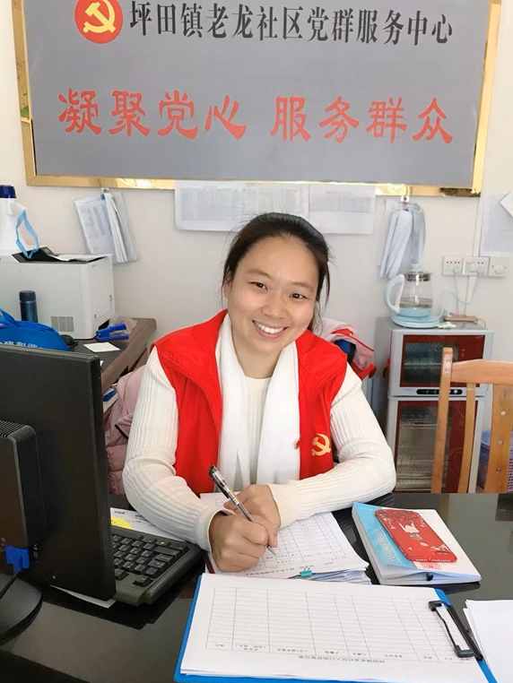 作为南雄市坪田镇老龙社区党支部书记，刘炳扎根基层，坚持为群众解决实际问题。（受访者供图）