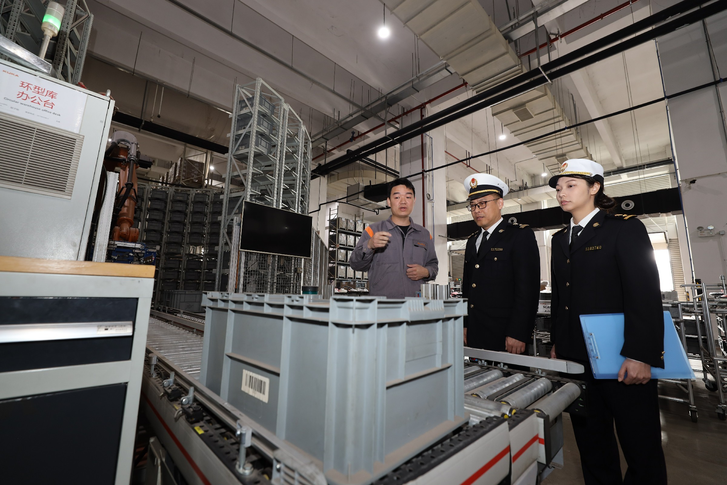 佛山海关关员深入辖区外贸企业调研。 佛山海关关员深入辖区外贸企业调研。