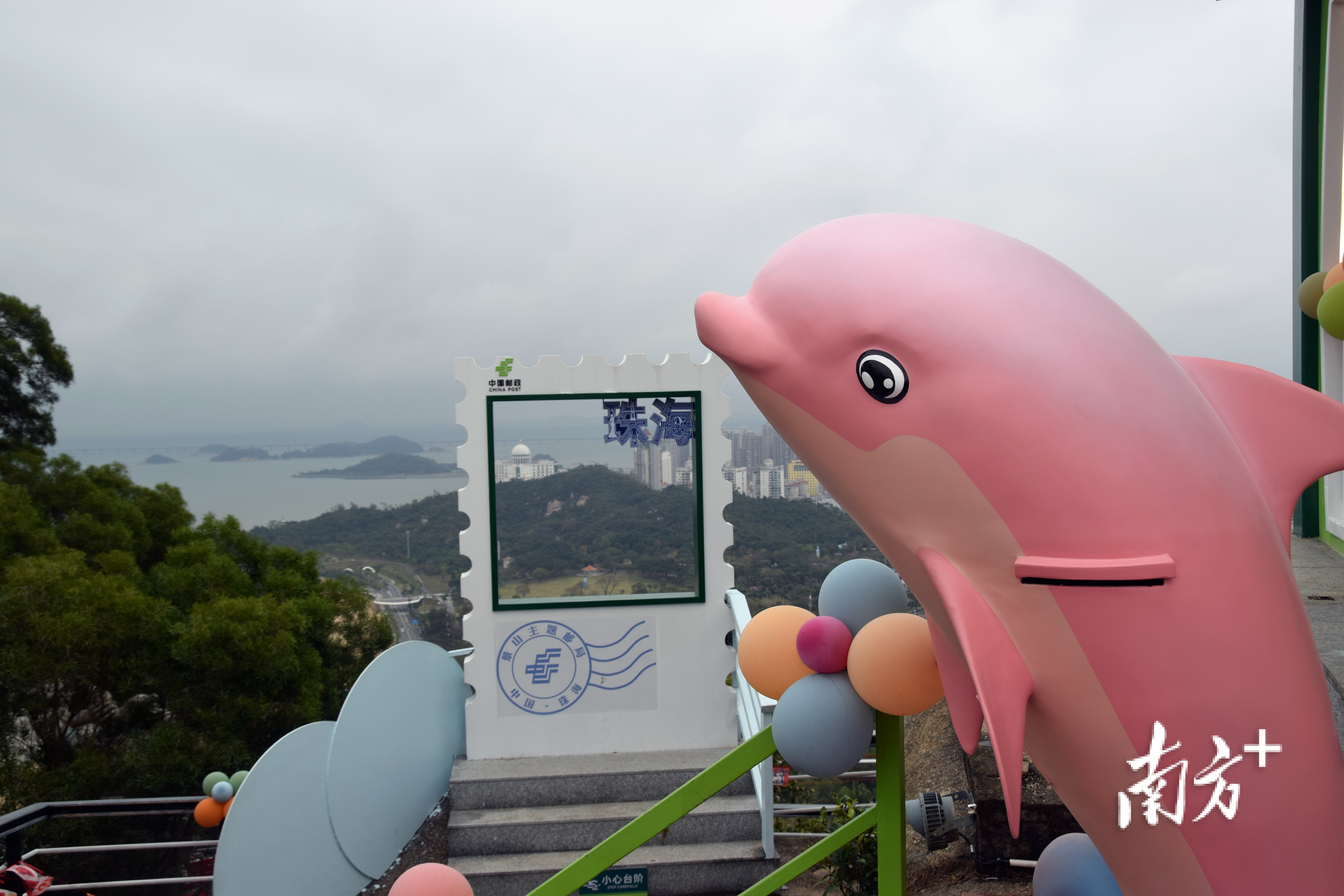 可将观赏到的城市美景明信片通过海豚邮筒第一时间邮寄出去。&nbsp;