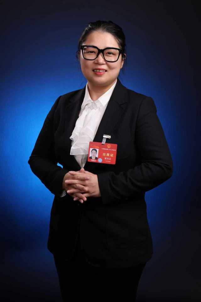 全国人大代表、韶关工商联副主席、广东亚北农副产品有限公司董事长黄秀芬（受访者供图）