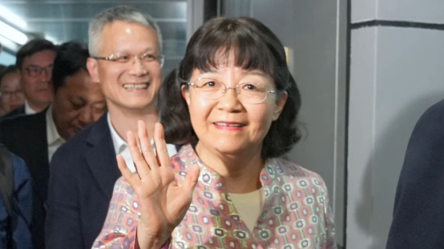 住粤全国政协委员返回广东