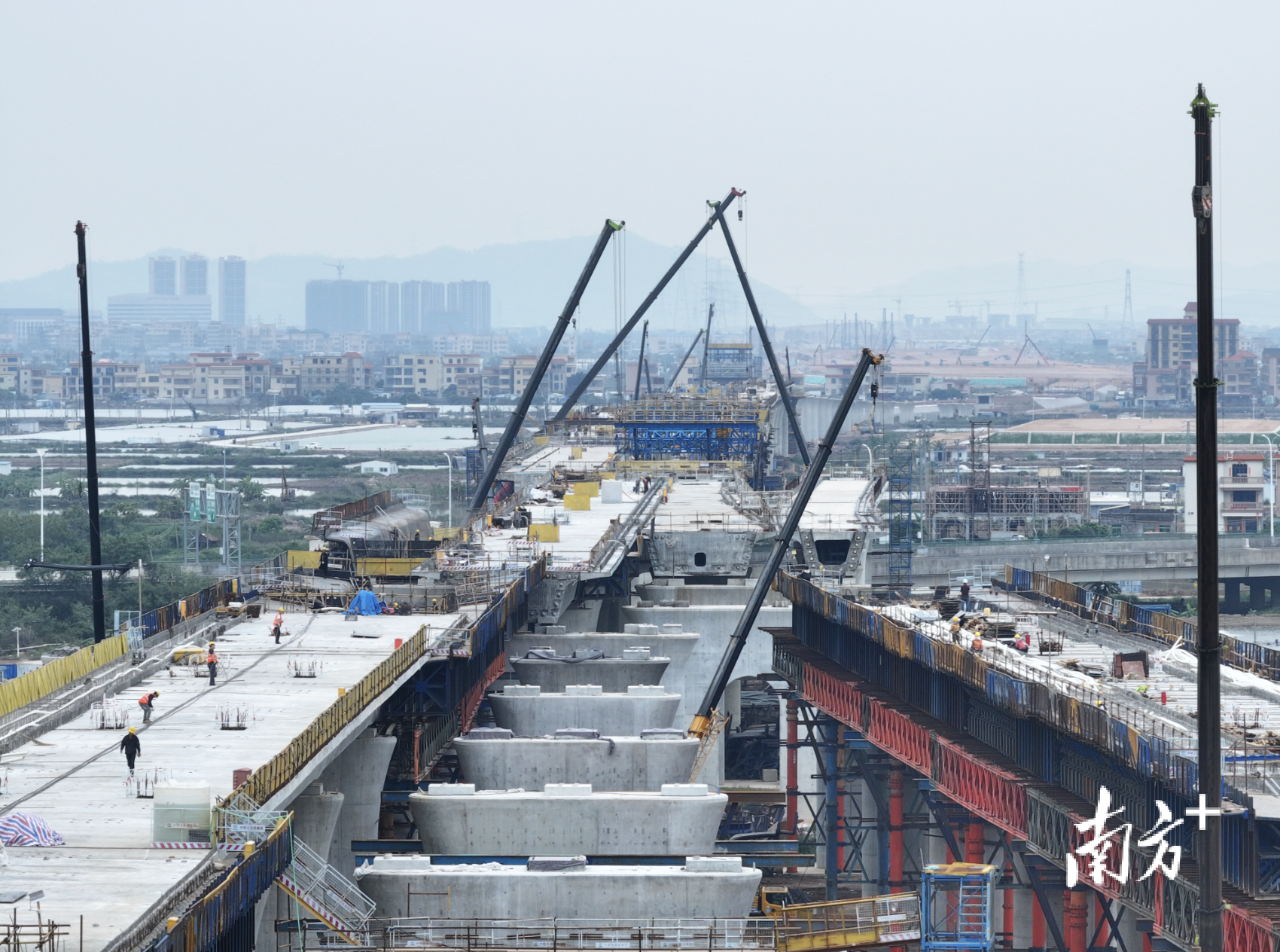 珠海中心站（鹤洲）建设现场。