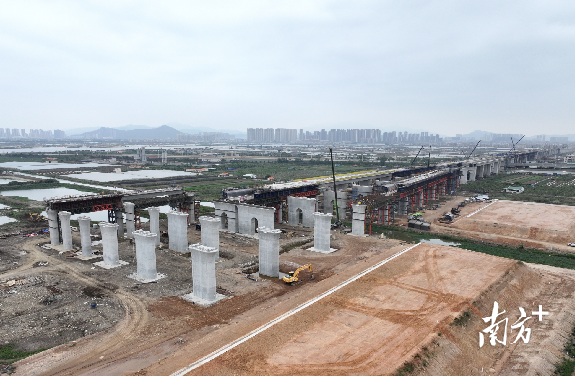 珠海中心站（鹤洲）建设现场。