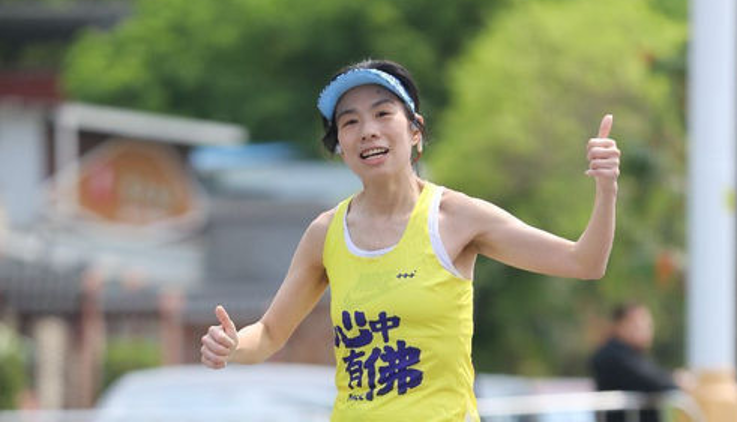 “拖鞋姐”黎嘉颖：佛系跑马，开心完赛｜我的清马故事