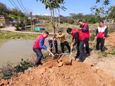 “上灯添绿”践于行，绿美兴宁融日常——兴宁市委宣传部赴罗浮镇浮美村开展义务植树活动