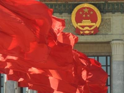 十四届全国人大四次会议在京闭幕 习近平等在主席台就座