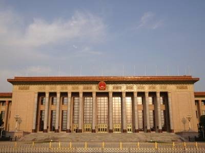 十四届全国人大四次会议表决通过多项决议和法律