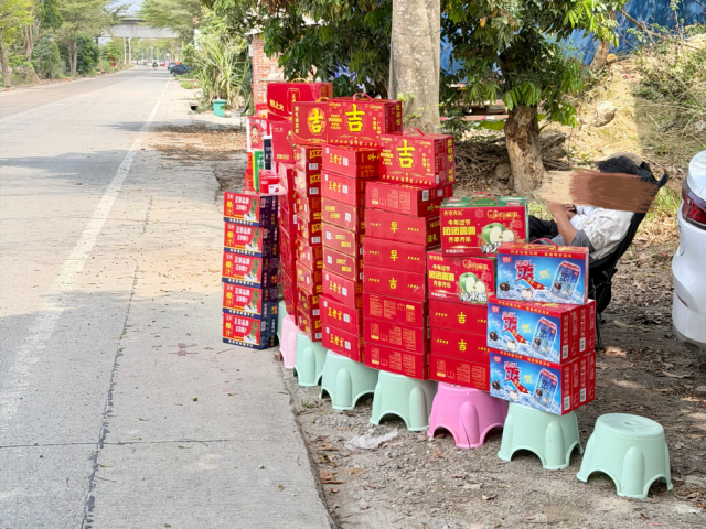 公路边的流动摊贩。