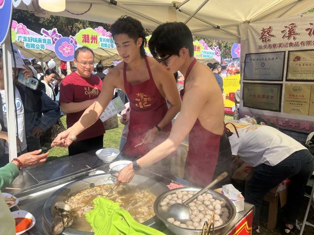 现打牛肉丸，现场品尝，鲜掉眉毛啦！